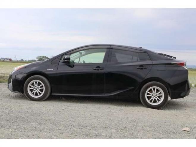 プリウス1.8 S E-Four 4WD　検2年　バックモニター 1800