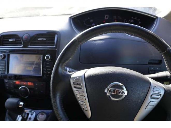 セレナ2.0 ハイウェイスター Vセレクション+SafetyII 4WD　検2年　自社　ローンカノウ 2000