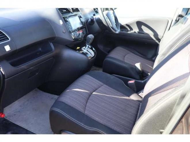 セレナ2.0 ハイウェイスター Vセレクション+SafetyII 4WD　検2年　自社　ローンカノウ 2000