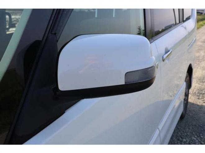 セレナ2.0 ライダー ブラックライン 4WD　検R8/2　自社　ローンカノウ　両電スラ 2000