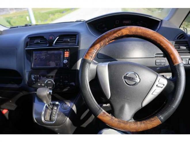 セレナ2.0 ライダー ブラックライン 4WD　検R8/2　自社　ローンカノウ　両電スラ 2000