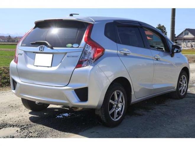 フィット1.5 ハイブリッド Fパッケージ 4WD　検2年　自社　ローンカノウ　EGスターター 1500