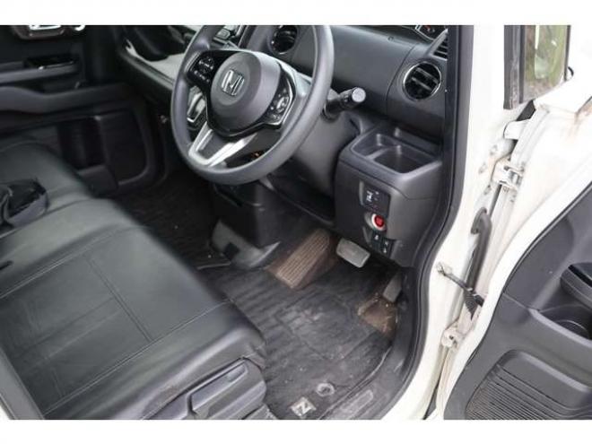 N-BOXカスタム 660 G L ホンダセンシング 4WD　検R8/11　外アルミ　スマートキー 660