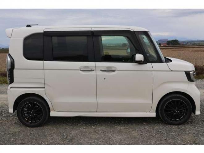 N-BOXカスタム 660 G L ホンダセンシング 4WD　検R8/11　外アルミ　スマートキー 660