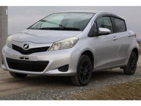 ヴィッツ　1.3 F 4WD　検2年　自社　ローンカノウ 1300