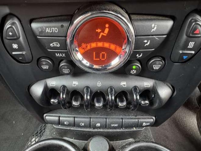 ミニクロスオーバー クーパーS オール4　夏冬タイヤ　ナビ　TV　Bluetooth 正規輸入車 4WD 1600