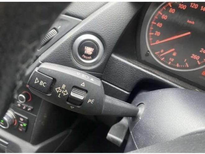 BMWX1 xドライブ 25i 4WD　夏冬タイヤ　インテリキー　クリアランスソナーオートライト 正規輸入車 3000