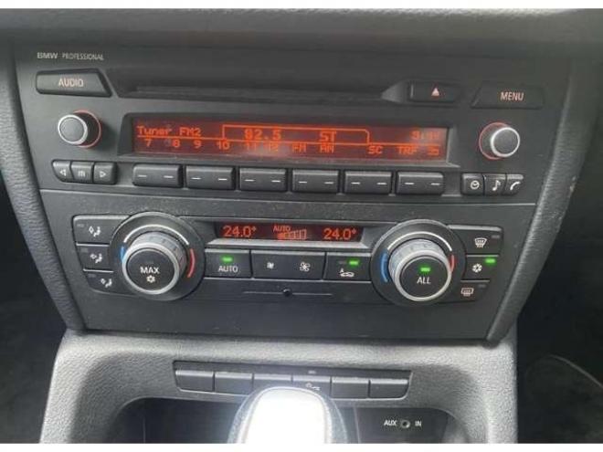 BMWX1 xドライブ 25i 4WD　夏冬タイヤ　インテリキー　クリアランスソナーオートライト 正規輸入車 3000