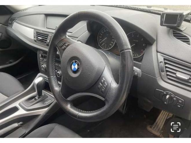 BMWX1 xドライブ 25i 4WD　夏冬タイヤ　インテリキー　クリアランスソナーオートライト 正規輸入車 3000