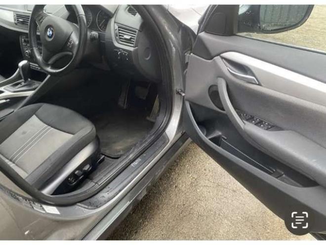 BMWX1 xドライブ 25i 4WD　夏冬タイヤ　インテリキー　クリアランスソナーオートライト 正規輸入車 3000