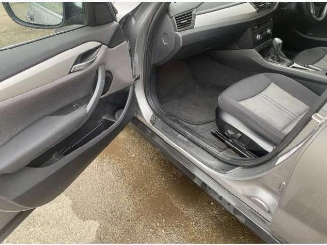 BMWX1 xドライブ 25i 4WD　夏冬タイヤ　インテリキー　クリアランスソナーオートライト 正規輸入車 3000