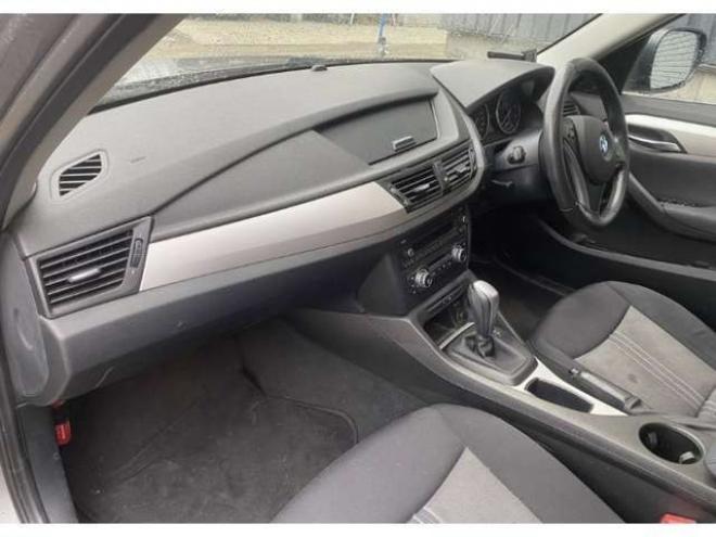 BMWX1 xドライブ 25i 4WD　夏冬タイヤ　インテリキー　クリアランスソナーオートライト 正規輸入車 3000