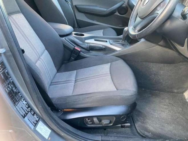 BMWX1 xドライブ 25i 4WD　夏冬タイヤ　インテリキー　クリアランスソナーオートライト 正規輸入車 3000