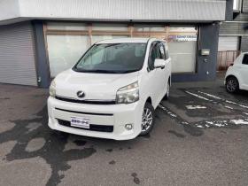 ヴォクシー　Ｘ Ｌエディション 寒冷地仕様 4WD 2000 5Dr