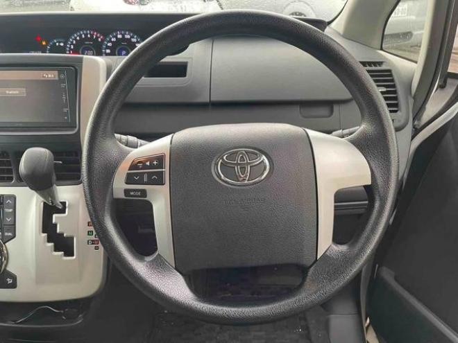 ヴォクシーＸ Ｌエディション 寒冷地仕様 4WD 2000 5Dr