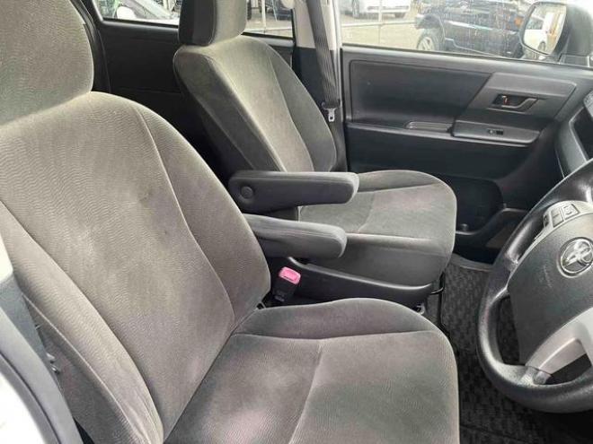 ヴォクシーＸ Ｌエディション 寒冷地仕様 4WD 2000 5Dr