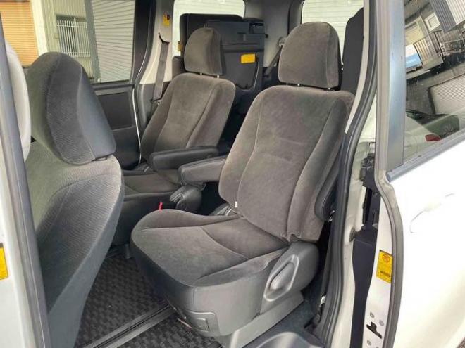 ヴォクシーＸ Ｌエディション 寒冷地仕様 4WD 2000 5Dr