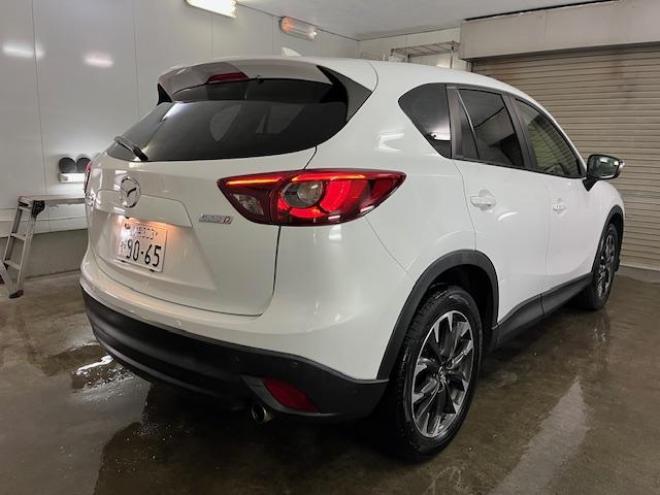 CX-5ＸＤ　Ｌパッケージ　本州仕入　寒冷地仕様　禁煙車　ＷＡＫＯＳバリアスコーティング済　スカイアクティブディーゼルターボ　ＧＲｅｄｄｙフロントスポイラー　純正１９インチＡＷ　社外１７ＡＷ＋スタッドレスタイヤ付　純正ナビ（フルセグ地デジ　Ｂｌｕｅｔｏｏｔｈ）＋バックカメラ＆サイドカメラ　純正レザーシート　レーダークルーズコントロール　ブラインドスポット　車線逸脱警報　ＬＥＤヘッドライト　両席シートヒーター　アドバンスキー　ドラレコ　横滑り防止装置　ＥＴＣ 4WD 2200 5Dr