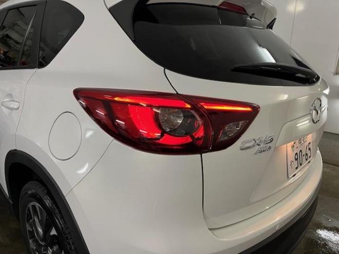CX-5ＸＤ　Ｌパッケージ　本州仕入　寒冷地仕様　禁煙車　ＷＡＫＯＳバリアスコーティング済　スカイアクティブディーゼルターボ　ＧＲｅｄｄｙフロントスポイラー　純正１９インチＡＷ　社外１７ＡＷ＋スタッドレスタイヤ付　純正ナビ（フルセグ地デジ　Ｂｌｕｅｔｏｏｔｈ）＋バックカメラ＆サイドカメラ　純正レザーシート　レーダークルーズコントロール　ブラインドスポット　車線逸脱警報　ＬＥＤヘッドライト　両席シートヒーター　アドバンスキー　ドラレコ　横滑り防止装置　ＥＴＣ 4WD 2200 5Dr