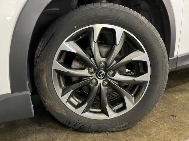 CX-5ＸＤ　Ｌパッケージ　本州仕入　寒冷地仕様　禁煙車　ＷＡＫＯＳバリアスコーティング済　スカイアクティブディーゼルターボ　ＧＲｅｄｄｙフロントスポイラー　純正１９インチＡＷ　社外１７ＡＷ＋スタッドレスタイヤ付　純正ナビ（フルセグ地デジ　Ｂｌｕｅｔｏｏｔｈ）＋バックカメラ＆サイドカメラ　純正レザーシート　レーダークルーズコントロール　ブラインドスポット　車線逸脱警報　ＬＥＤヘッドライト　両席シートヒーター　アドバンスキー　ドラレコ　横滑り防止装置　ＥＴＣ 4WD 2200 5Dr