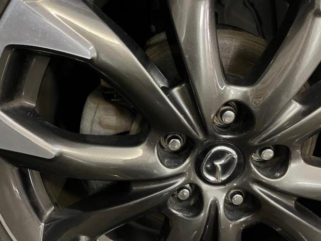 CX-5ＸＤ　Ｌパッケージ　本州仕入　寒冷地仕様　禁煙車　ＷＡＫＯＳバリアスコーティング済　スカイアクティブディーゼルターボ　ＧＲｅｄｄｙフロントスポイラー　純正１９インチＡＷ　社外１７ＡＷ＋スタッドレスタイヤ付　純正ナビ（フルセグ地デジ　Ｂｌｕｅｔｏｏｔｈ）＋バックカメラ＆サイドカメラ　純正レザーシート　レーダークルーズコントロール　ブラインドスポット　車線逸脱警報　ＬＥＤヘッドライト　両席シートヒーター　アドバンスキー　ドラレコ　横滑り防止装置　ＥＴＣ 4WD 2200 5Dr