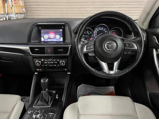 CX-5ＸＤ　Ｌパッケージ　本州仕入　寒冷地仕様　禁煙車　ＷＡＫＯＳバリアスコーティング済　スカイアクティブディーゼルターボ　ＧＲｅｄｄｙフロントスポイラー　純正１９インチＡＷ　社外１７ＡＷ＋スタッドレスタイヤ付　純正ナビ（フルセグ地デジ　Ｂｌｕｅｔｏｏｔｈ）＋バックカメラ＆サイドカメラ　純正レザーシート　レーダークルーズコントロール　ブラインドスポット　車線逸脱警報　ＬＥＤヘッドライト　両席シートヒーター　アドバンスキー　ドラレコ　横滑り防止装置　ＥＴＣ 4WD 2200 5Dr