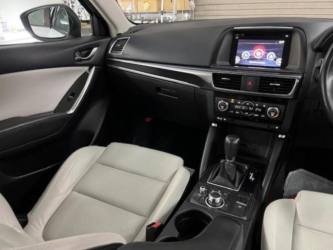 CX-5ＸＤ　Ｌパッケージ　本州仕入　寒冷地仕様　禁煙車　ＷＡＫＯＳバリアスコーティング済　スカイアクティブディーゼルターボ　ＧＲｅｄｄｙフロントスポイラー　純正１９インチＡＷ　社外１７ＡＷ＋スタッドレスタイヤ付　純正ナビ（フルセグ地デジ　Ｂｌｕｅｔｏｏｔｈ）＋バックカメラ＆サイドカメラ　純正レザーシート　レーダークルーズコントロール　ブラインドスポット　車線逸脱警報　ＬＥＤヘッドライト　両席シートヒーター　アドバンスキー　ドラレコ　横滑り防止装置　ＥＴＣ 4WD 2200 5Dr