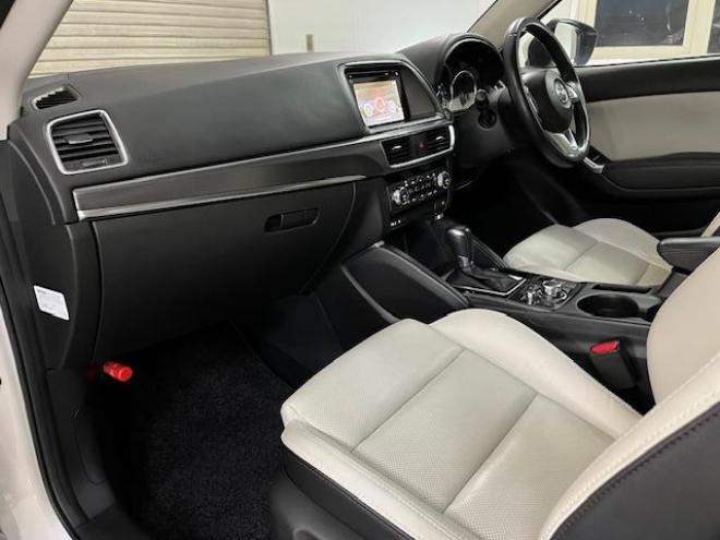 CX-5ＸＤ　Ｌパッケージ　本州仕入　寒冷地仕様　禁煙車　ＷＡＫＯＳバリアスコーティング済　スカイアクティブディーゼルターボ　ＧＲｅｄｄｙフロントスポイラー　純正１９インチＡＷ　社外１７ＡＷ＋スタッドレスタイヤ付　純正ナビ（フルセグ地デジ　Ｂｌｕｅｔｏｏｔｈ）＋バックカメラ＆サイドカメラ　純正レザーシート　レーダークルーズコントロール　ブラインドスポット　車線逸脱警報　ＬＥＤヘッドライト　両席シートヒーター　アドバンスキー　ドラレコ　横滑り防止装置　ＥＴＣ 4WD 2200 5Dr