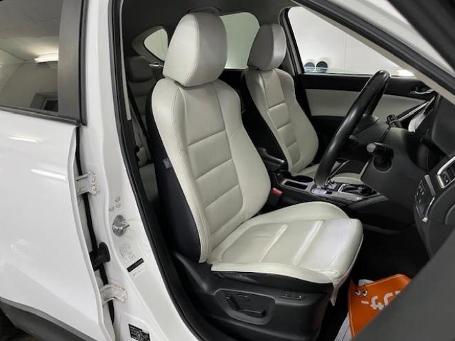 CX-5ＸＤ　Ｌパッケージ　本州仕入　寒冷地仕様　禁煙車　ＷＡＫＯＳバリアスコーティング済　スカイアクティブディーゼルターボ　ＧＲｅｄｄｙフロントスポイラー　純正１９インチＡＷ　社外１７ＡＷ＋スタッドレスタイヤ付　純正ナビ（フルセグ地デジ　Ｂｌｕｅｔｏｏｔｈ）＋バックカメラ＆サイドカメラ　純正レザーシート　レーダークルーズコントロール　ブラインドスポット　車線逸脱警報　ＬＥＤヘッドライト　両席シートヒーター　アドバンスキー　ドラレコ　横滑り防止装置　ＥＴＣ 4WD 2200 5Dr