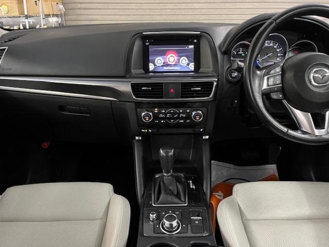 CX-5ＸＤ　Ｌパッケージ　本州仕入　寒冷地仕様　禁煙車　ＷＡＫＯＳバリアスコーティング済　スカイアクティブディーゼルターボ　ＧＲｅｄｄｙフロントスポイラー　純正１９インチＡＷ　社外１７ＡＷ＋スタッドレスタイヤ付　純正ナビ（フルセグ地デジ　Ｂｌｕｅｔｏｏｔｈ）＋バックカメラ＆サイドカメラ　純正レザーシート　レーダークルーズコントロール　ブラインドスポット　車線逸脱警報　ＬＥＤヘッドライト　両席シートヒーター　アドバンスキー　ドラレコ　横滑り防止装置　ＥＴＣ 4WD 2200 5Dr