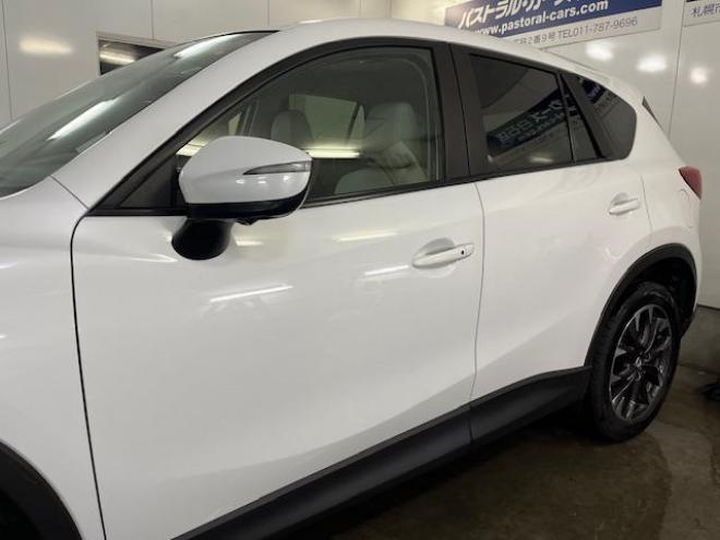 CX-5ＸＤ　Ｌパッケージ　本州仕入　寒冷地仕様　禁煙車　ＷＡＫＯＳバリアスコーティング済　スカイアクティブディーゼルターボ　ＧＲｅｄｄｙフロントスポイラー　純正１９インチＡＷ　社外１７ＡＷ＋スタッドレスタイヤ付　純正ナビ（フルセグ地デジ　Ｂｌｕｅｔｏｏｔｈ）＋バックカメラ＆サイドカメラ　純正レザーシート　レーダークルーズコントロール　ブラインドスポット　車線逸脱警報　ＬＥＤヘッドライト　両席シートヒーター　アドバンスキー　ドラレコ　横滑り防止装置　ＥＴＣ 4WD 2200 5Dr