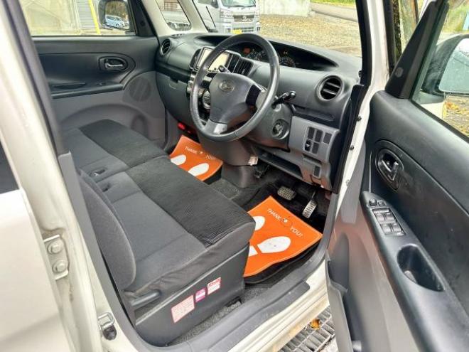 タントカスタムVセレクション　4WD タイミングチェーン車　エンジンスターター　楽ナビ　ワンセグテレビ　夏冬アルミ 4WD 5 660Dr