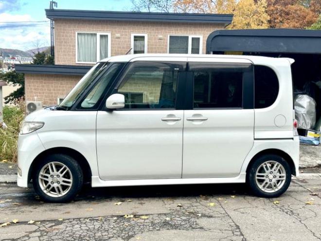 タントカスタムVセレクション　4WD タイミングチェーン車　エンジンスターター　楽ナビ　ワンセグテレビ　夏冬アルミ 4WD 5 660Dr