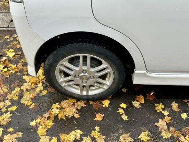 タントカスタムVセレクション　4WD タイミングチェーン車　エンジンスターター　楽ナビ　ワンセグテレビ　夏冬アルミ 4WD 5 660Dr