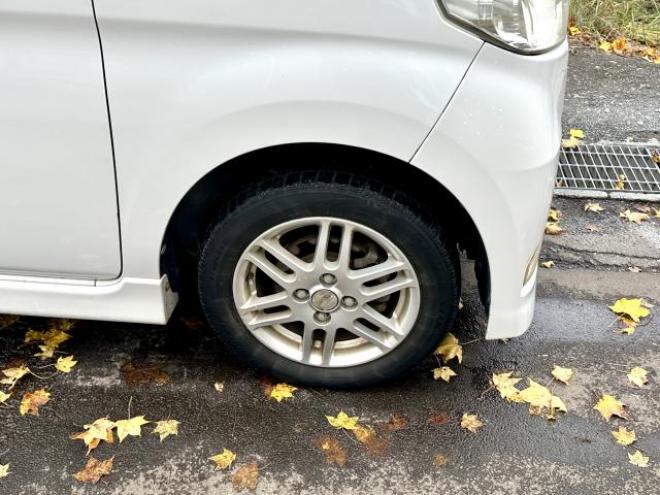 タントカスタムVセレクション　4WD タイミングチェーン車　エンジンスターター　楽ナビ　ワンセグテレビ　夏冬アルミ 4WD 5 660Dr