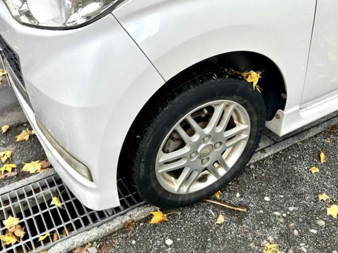 タントカスタムVセレクション　4WD タイミングチェーン車　エンジンスターター　楽ナビ　ワンセグテレビ　夏冬アルミ 4WD 5 660Dr