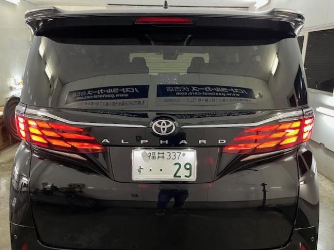 アルファードＺ　本州仕入　寒冷地仕様　禁煙車　トヨタセーフティセンス　左右独立ムーンルーフ　レーダークルーズ　レーントレーシング　純正１８インチＡＷ　ＴＯＹＯ製新品スタッドレスタイヤ　純正ナビ（フルセグ地デジ　Ｂｌｕｅｔｏｏｔｈ　Ｍｉｒａｃａｓｔ）＋バックカメラ＋全方位カメラ　両側パワースライドドア　パワーバックドア　純正ブラックレザーシート　電動オットマン　ＬＥＤヘッドライト　デジタルインナーミラー　ステアリングヒーター　シートヒーター＆クーラー　ＥＴＣ  4WD 2500 5Dr