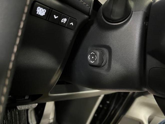 アルファードＺ　本州仕入　寒冷地仕様　禁煙車　トヨタセーフティセンス　左右独立ムーンルーフ　レーダークルーズ　レーントレーシング　純正１８インチＡＷ　ＴＯＹＯ製新品スタッドレスタイヤ　純正ナビ（フルセグ地デジ　Ｂｌｕｅｔｏｏｔｈ　Ｍｉｒａｃａｓｔ）＋バックカメラ＋全方位カメラ　両側パワースライドドア　パワーバックドア　純正ブラックレザーシート　電動オットマン　ＬＥＤヘッドライト　デジタルインナーミラー　ステアリングヒーター　シートヒーター＆クーラー　ＥＴＣ  4WD 2500 5Dr