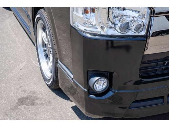 ハイエースバン2.8ダークプライム マルチロールトランスポータータイプIIロング ディーゼルターボ4WD　モデリスタフルエアロ・415COBRAバッドラッカー18インチAW・純正SDナビTV・Bカメラ・両側パワスラ・LEDライト・スマキー・AC100V・ベッドキット・エンスタ 2800