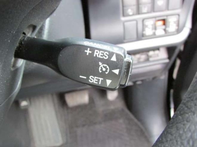 ヴォクシー2.0 X 4WD　トヨタセーフティセンス/LEDヘッドライト/両側パワースライドドア/ETC/社外ナビ/フルセグTV/バックカメラ/スマートキー一体式エンジンスターター 2000