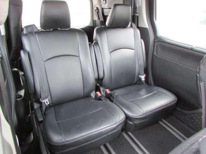 ヴォクシー2.0 X 4WD　トヨタセーフティセンス/LEDヘッドライト/両側パワースライドドア/ETC/社外ナビ/フルセグTV/バックカメラ/スマートキー一体式エンジンスターター 2000