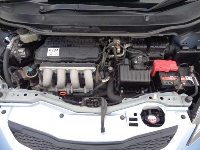 フィット1.3 G　FF　距離26000km　新品スタッドレスタイヤ　キーレス 2WD 1300