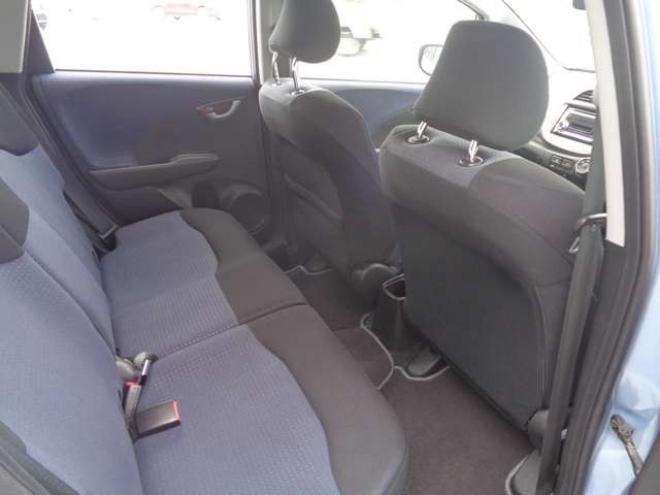 フィット1.3 G　FF　距離26000km　新品スタッドレスタイヤ　キーレス 2WD 1300