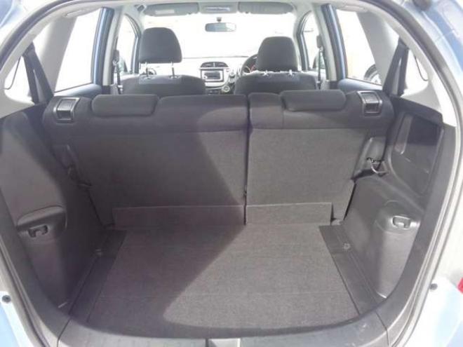 フィット1.3 G　FF　距離26000km　新品スタッドレスタイヤ　キーレス 2WD 1300