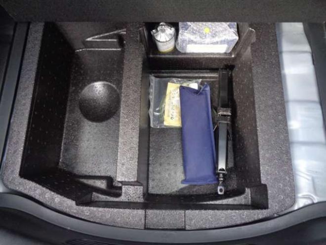 フィット1.3 G　FF　距離26000km　新品スタッドレスタイヤ　キーレス 2WD 1300