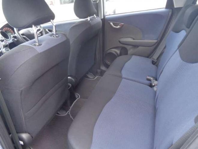 フィット1.3 G　FF　距離26000km　新品スタッドレスタイヤ　キーレス 2WD 1300