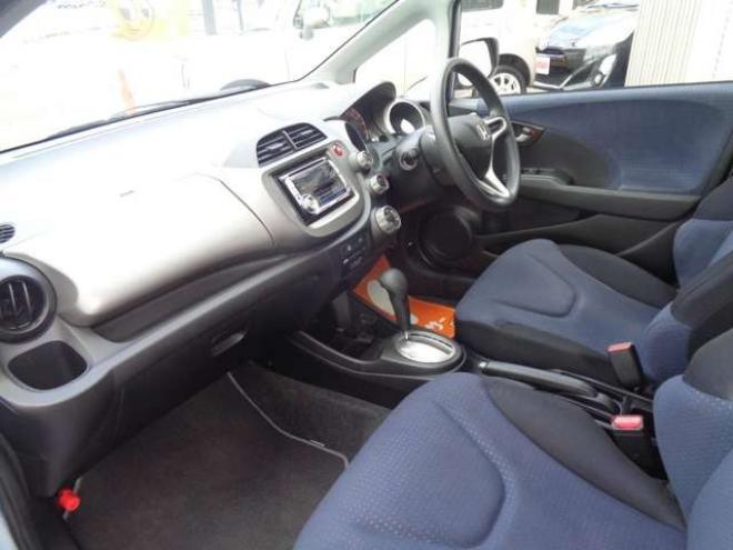 フィット1.3 G　FF　距離26000km　新品スタッドレスタイヤ　キーレス 2WD 1300