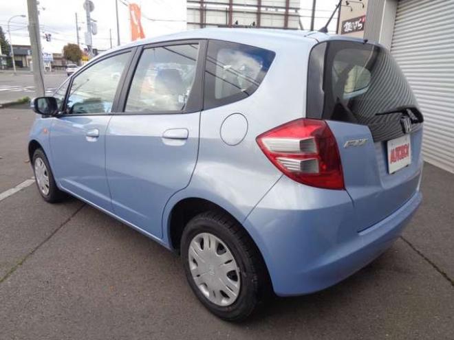 フィット1.3 G　FF　距離26000km　新品スタッドレスタイヤ　キーレス 2WD 1300