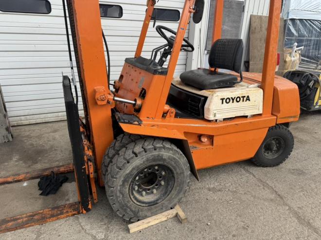 フォークリフトサイドシフト付き！トヨタ 2FG25 2.5トン ダブルタイヤ