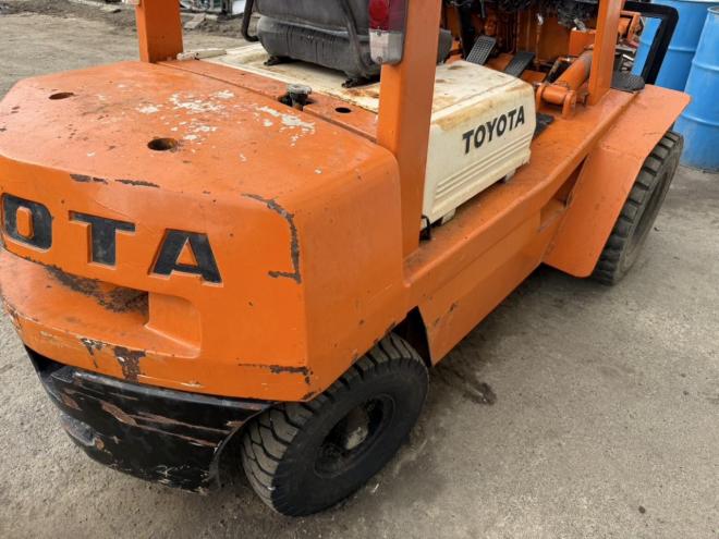 フォークリフトサイドシフト付き！トヨタ 2FG25 2.5トン ダブルタイヤ